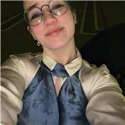 Profesora de Aleman, sé aleman fluyentemente, puedo ayudar sobretodo con la pronuncacion(vivo en alemania)estoy en agosto en Gijon